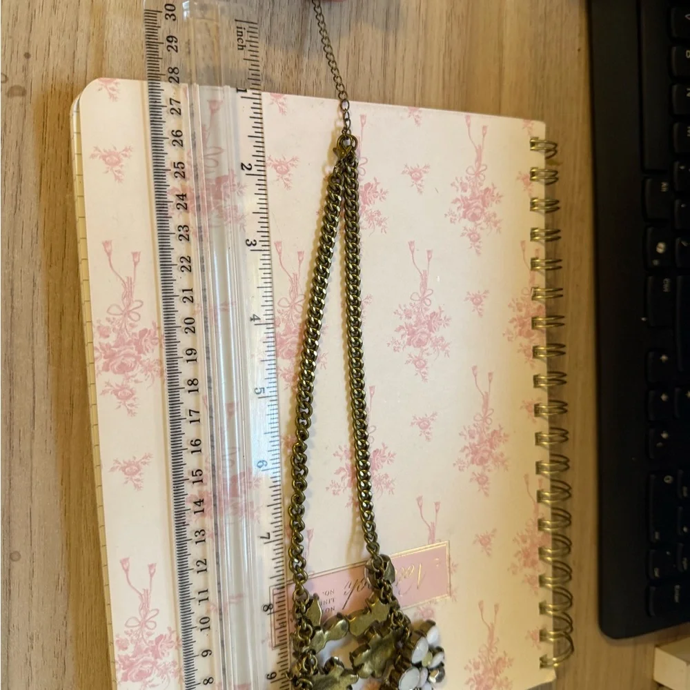Elegant White and‎ Gold Statement Necklace